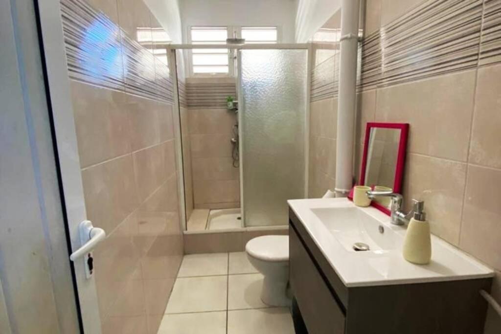 Charmant Appartement Avec Piscine Le Robert Exteriör bild