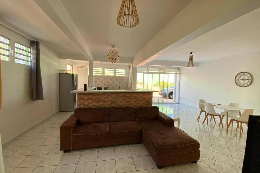 Charmant Appartement Avec Piscine Le Robert Exteriör bild