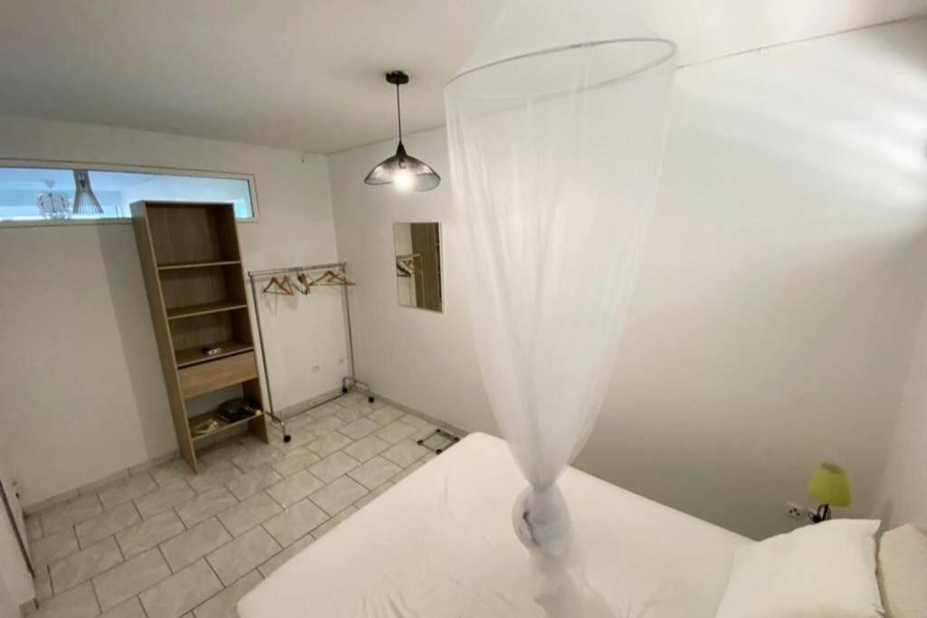 Charmant Appartement Avec Piscine Le Robert Exteriör bild