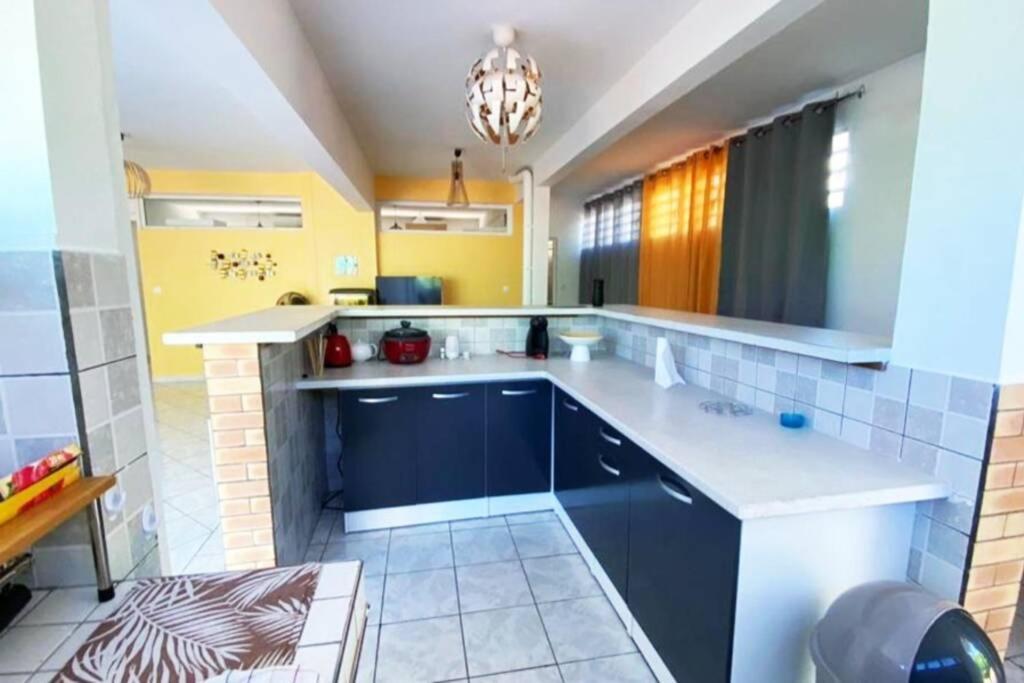 Charmant Appartement Avec Piscine Le Robert Exteriör bild